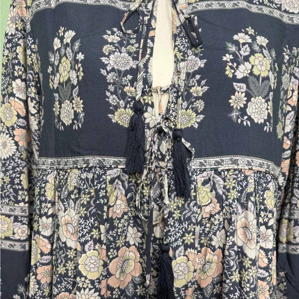 nwt R Vivimos boho Elegant Floral Long Sleeve Dress - Navy and Cream medium - Picture 4 of 17